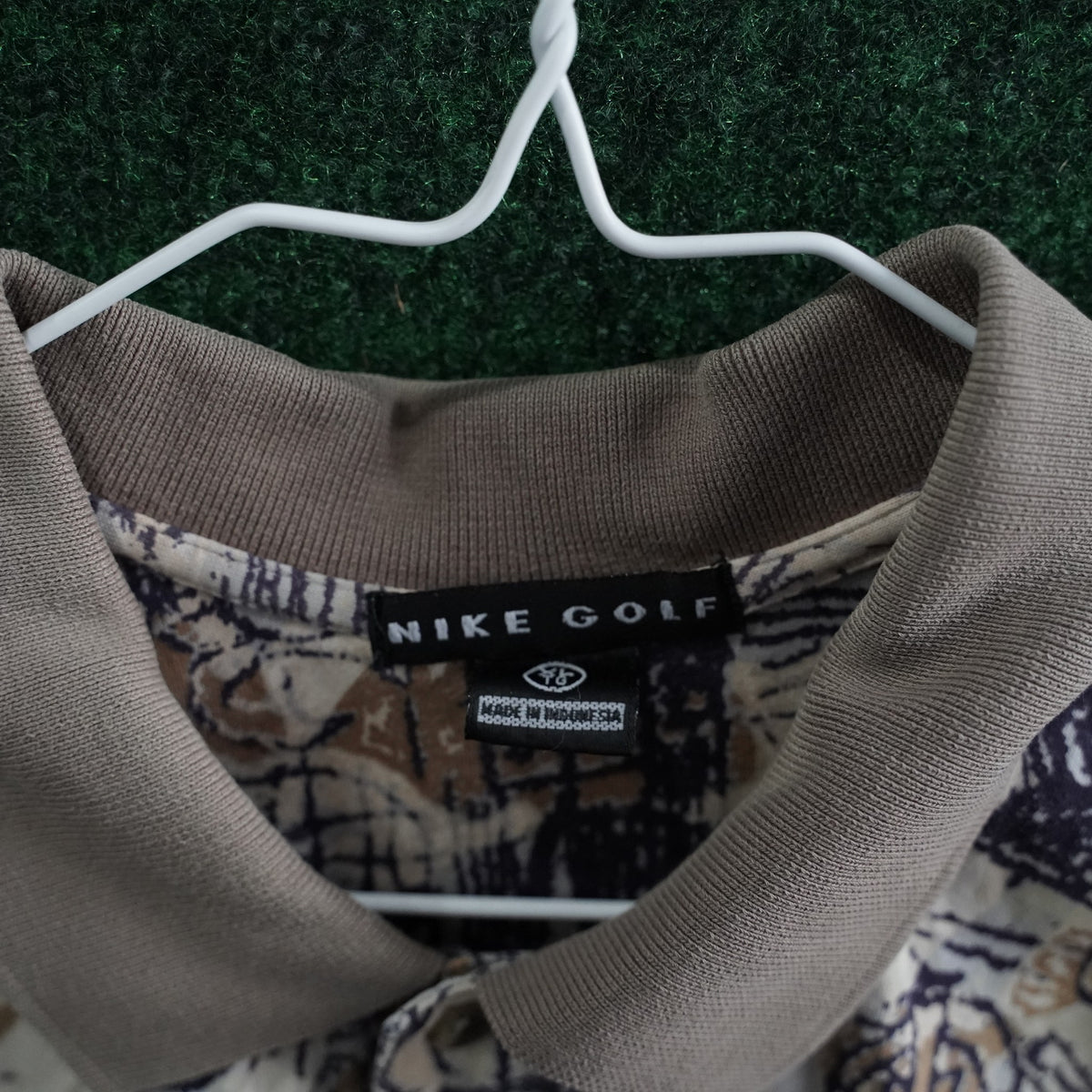 Vintage Nike Golf Polo - Cream/Navy Sketch Print
